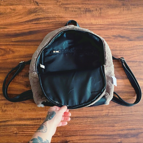 ❌SOLD❌ [NWT] CHARLOTTE RUSSE | Fuzzy Backpack - Picture 3 of 5